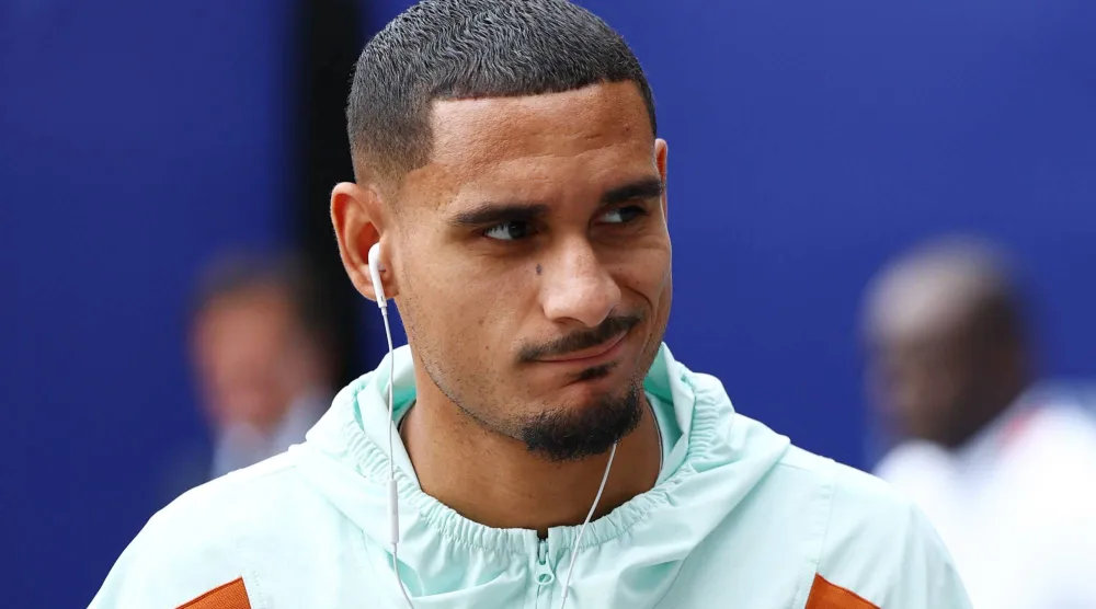 الفرنسي الدولي ماكسينس لكروا يستعد للانتقال لتشيلسي (رويترز)