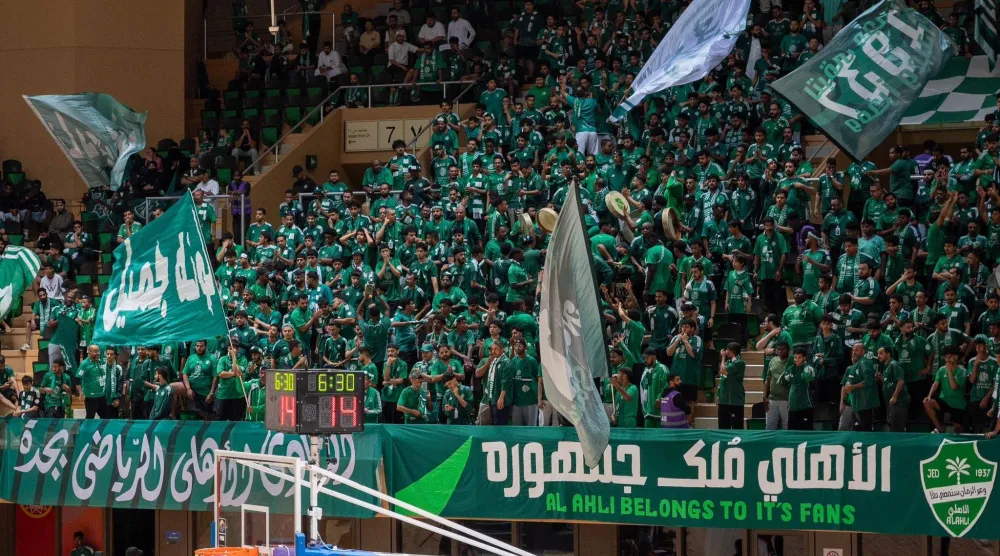 جماهير الأهلي فوجئت بقرار تعليق نشاط فريقي السلة واليد (الشرق الأوسط)