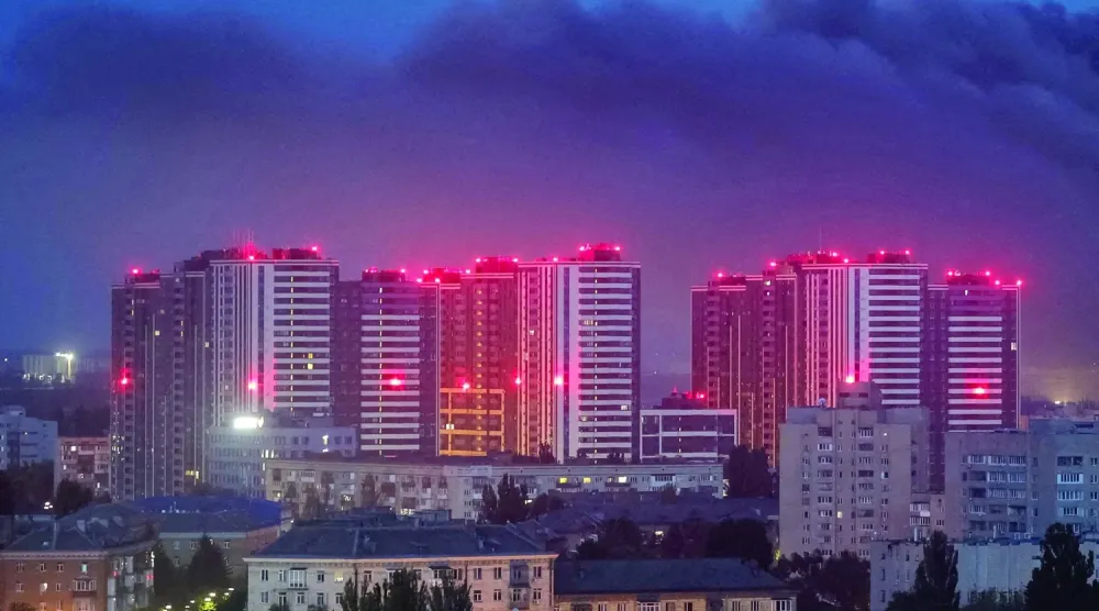 Rusya’nın füze saldırısı sırasında Ukrayna’nın başkenti Kiev’de yükselen dumanlar (Arşiv – Reuters)