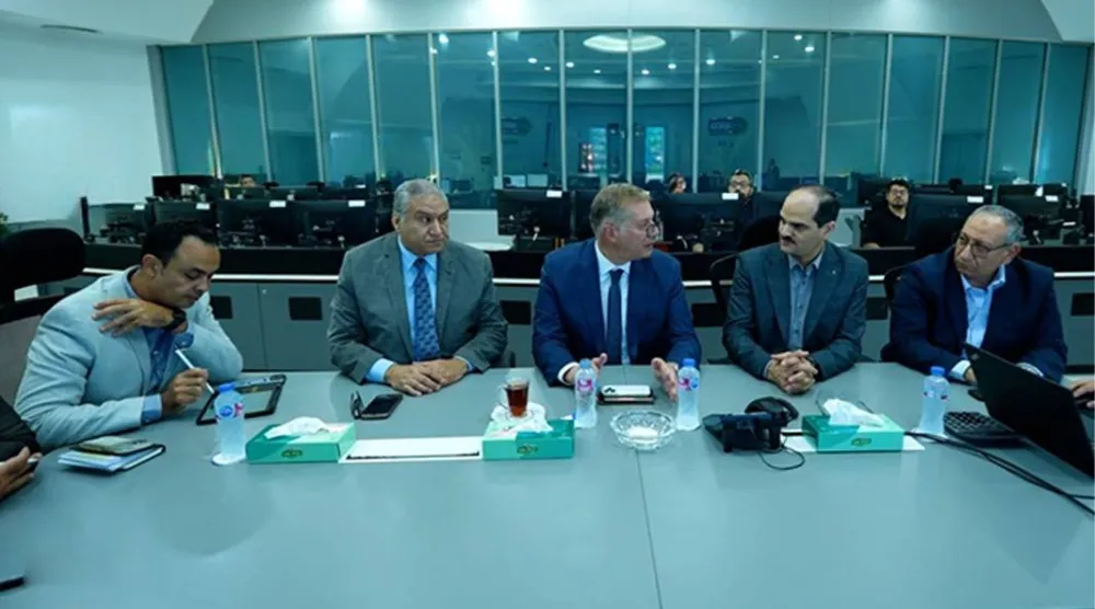 وزير البترول المصري خلال تفقده مركز التحكم في الشبكة القومية للغاز الطبيعي (NATA) (وزارة البترول المصرية)