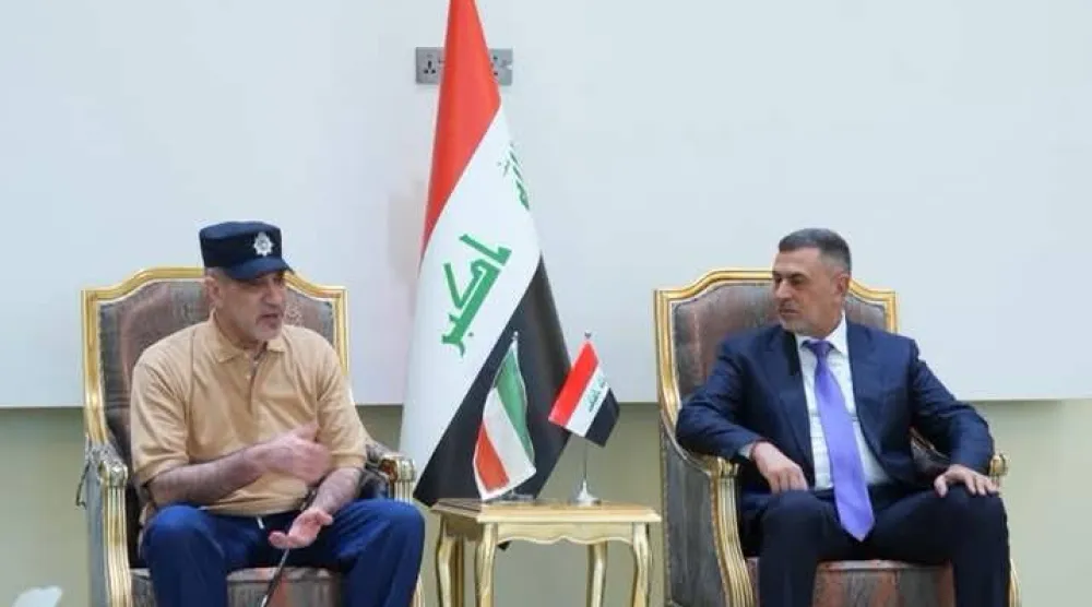 أسعد العيداني خلال لقائه الشيخ فهد اليوسف (البصرة)