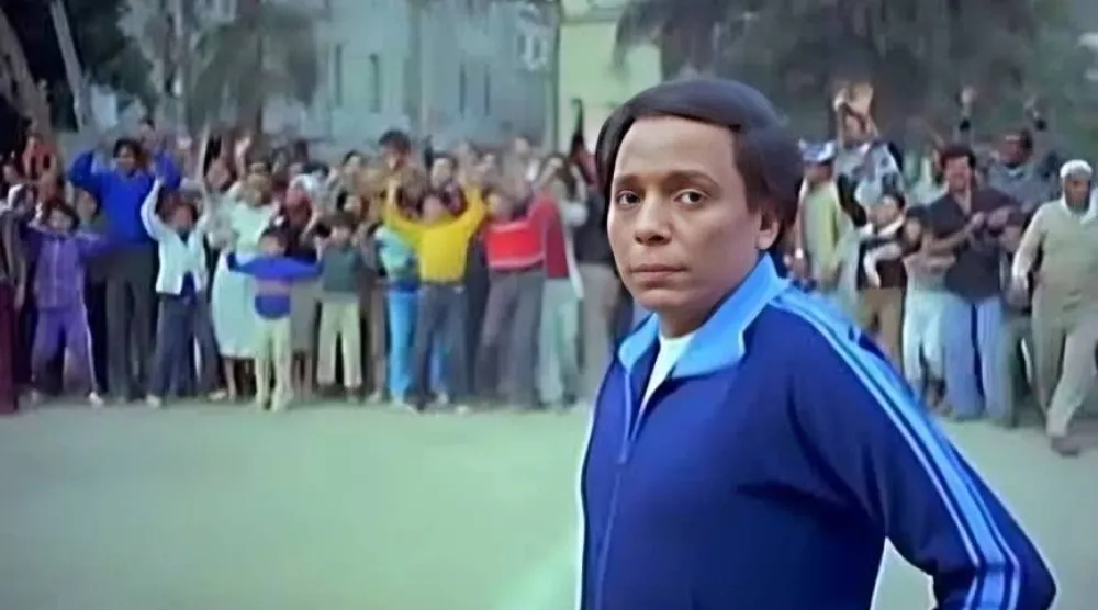 عادل إمام في لقطة من فيلم «الحرّيف» (حساب مدير التصوير سعيد شيمي في «فيسبوك»)