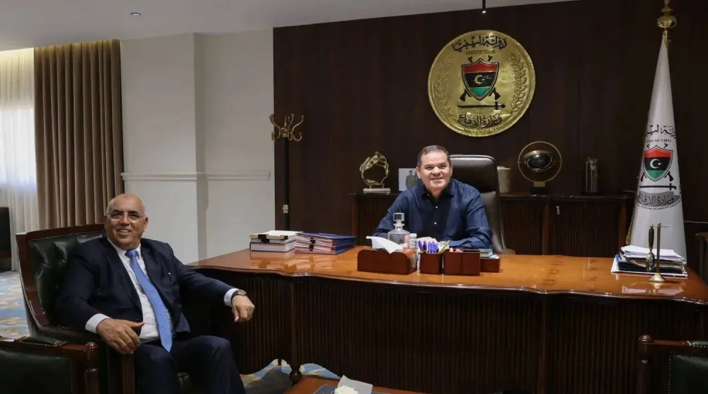 الدبيبة مستقبلاً رئيس جهاز الاستخبارات في غرب ليبيا داخل مقر وزارة الدفاع أول يوليو (حكومة الوحدة)