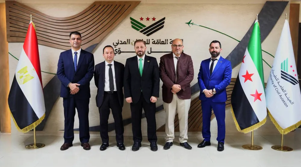 رئيس الهيئة العامة للطيران المدني والنقل الجوي في سوريا عمر الحصري يلتقي القائم بأعمال السفارة المصرية في دمشق محمد الفقي (صفحة الهيئة على «فيسبوك»)