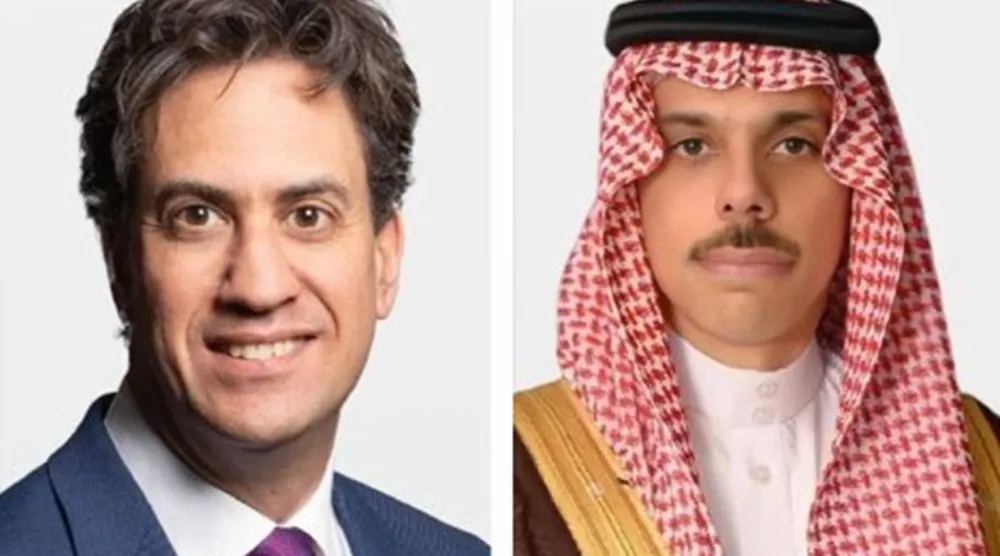الأمير فيصل بن فرحان والوزير إد ميليباند (الخارجية السعودية)