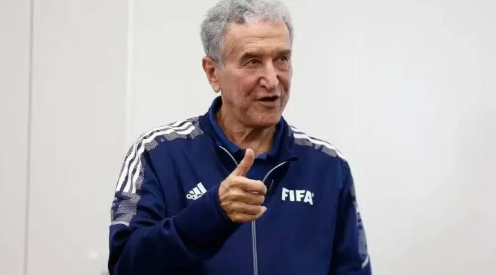 المدرب السابق للمنتخب البرازيلي كارلوس ألبرتو باريرا (فيفا)
