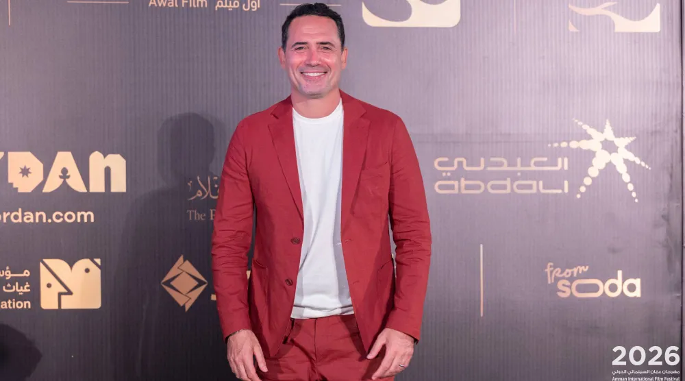 يشارك الفنان التونسي ظافر العابدين في «مهرجان عمّان» كاتباً ومخرجاً وممثلاً (إدارة المهرجان)