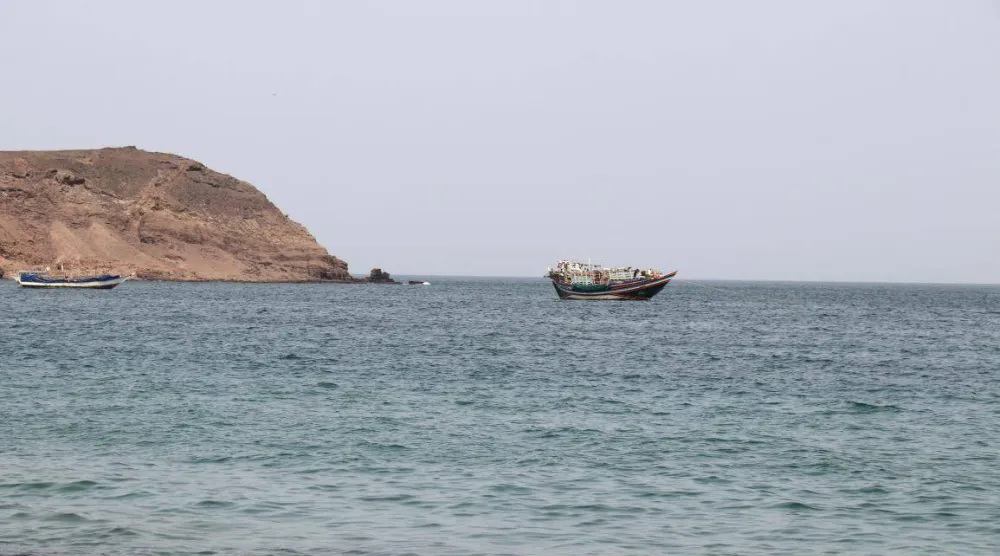 التهديدات الحوثية للملاحة أدت إلى تراجع الحركة في مضيق باب المندب خلال الأيام الأخيرة (أ.ف.ب)