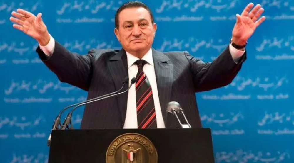 الرئيس الراحل محمد حسني مبارك (رويترز)