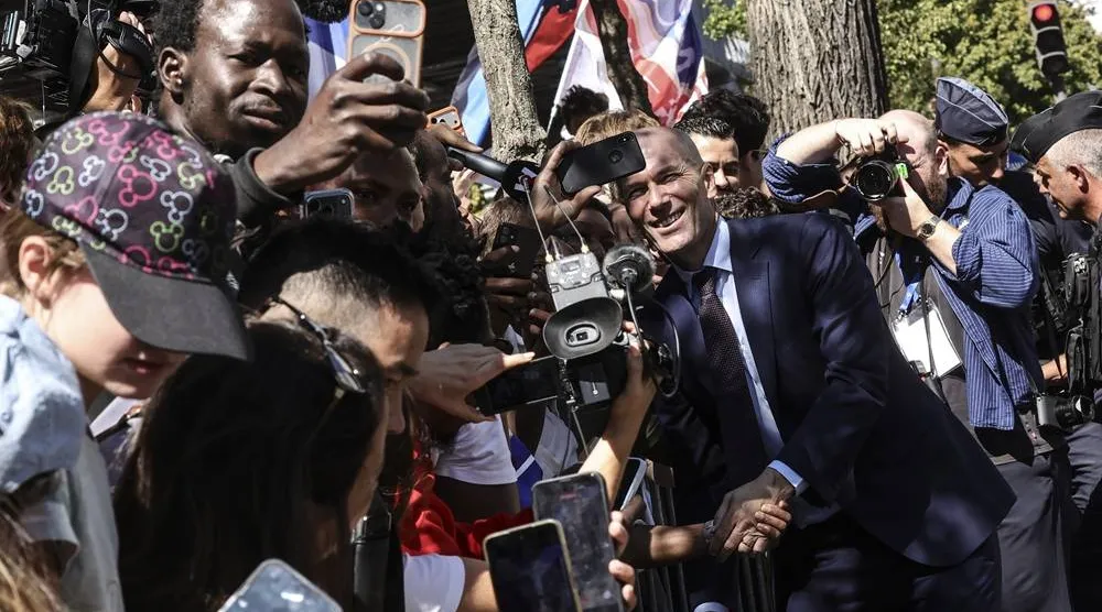 New head coach of the French men's national football team Zinedine Zidane meets supporters next to the French Soccer federation's headquarters in Paris, France, 28 July 2026. (EPA)