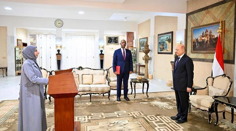 أفراح الزوبة خلال أداء اليمين الدستورية وزيرة للخارجية اليمنية (سبأ)