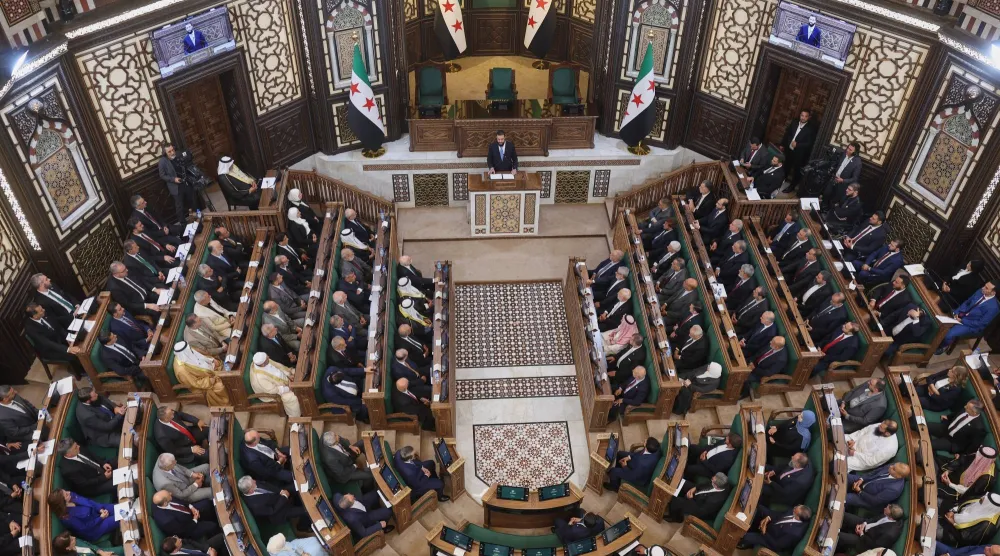 الرئيس السوري أحمد الشرع يلقي كلمةً في دمشق يوم الأحد 12 يوليو 2026 أمام الجلسة الافتتاحية لمجلس الشعب الذي شُكِّل حديثاً وهو الأول منذ سقوط حكومة الرئيس بشار الأسد (أ.ب)