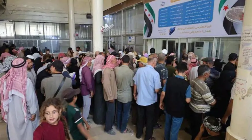 ازدحام في الحسكة مع اقتراب انتهاء مهلة استبدال الليرة السورية القديمة (تلفزيون روناهي)