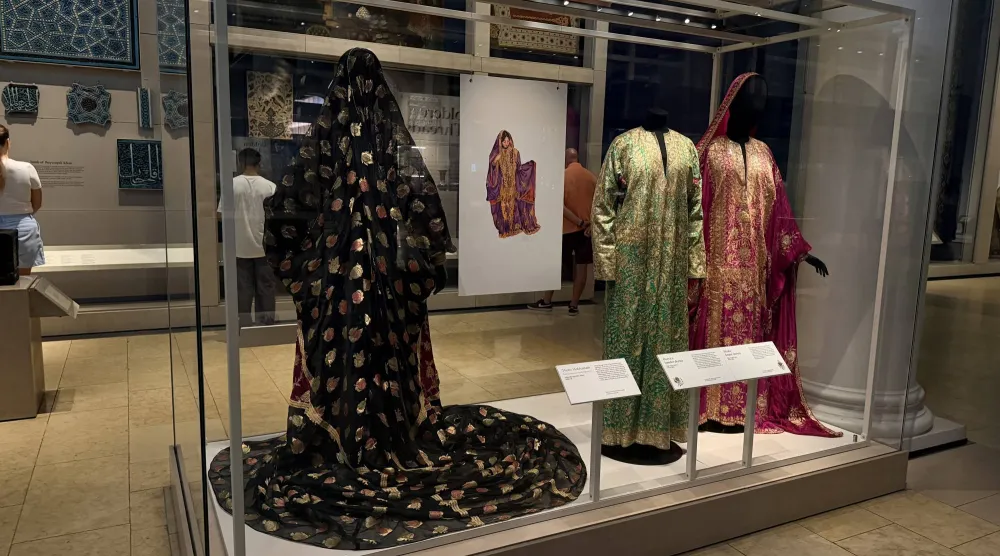 جانب من عرض «خيوط ذهبية» (الشرق الأوسط)
