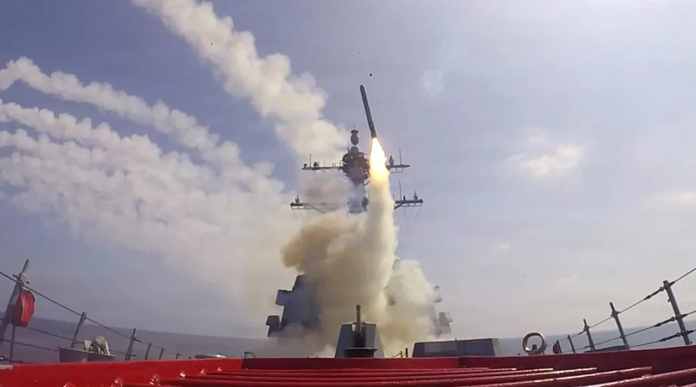 Pentagon, bildirilenlere göre İran savaşı nedeniyle önemli mühimmat stoklarının azaldığı için silah üreticilerine üretimi hızlandırmaları yönünde baskı yapıyor (ABD Donanması)