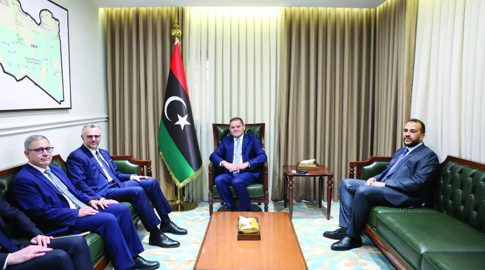 
من لقاء بولس مع الدبيبة في طرابلس وبدا حاضراً وكيل وزارة الدفاع الفريق عبد السلام الزوبي (وكالة الأنباء الليبية)