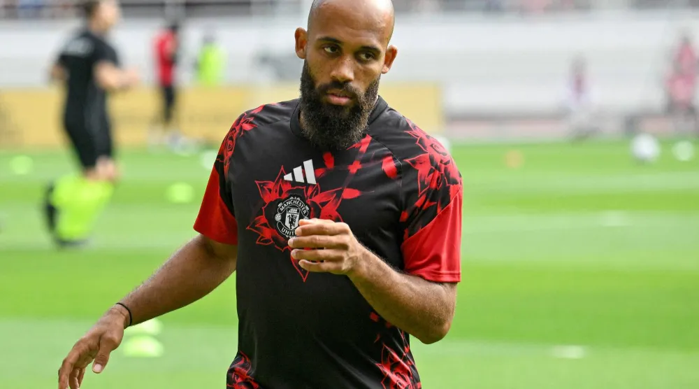 الكاميروني براين مبيومو يتألق مع مان يونايتد (أ.ف.ب)