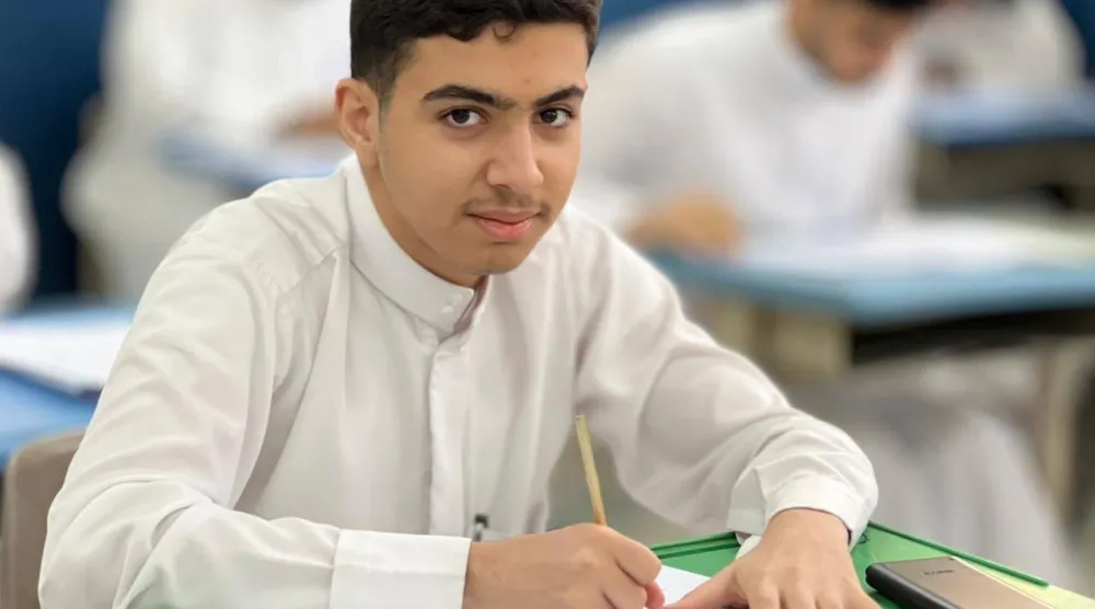 يوسف أنيس آل دهينم (الشرق الأوسط)