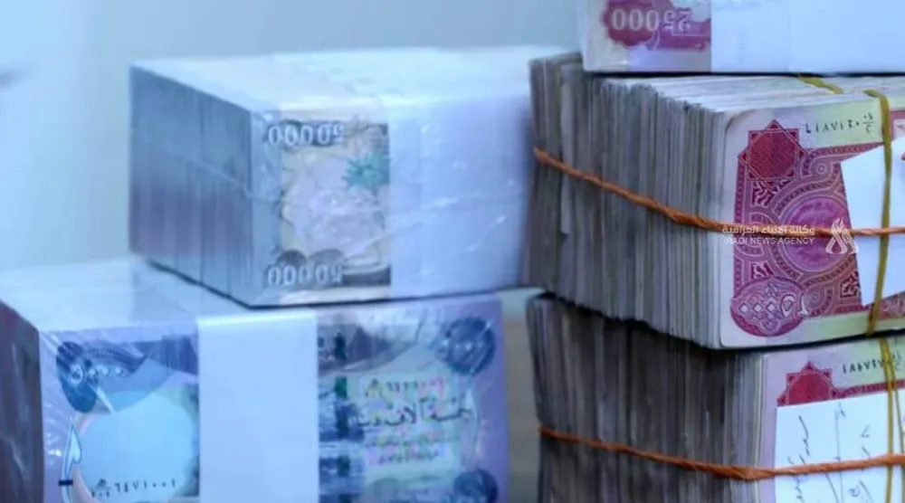 عملات عراقية من فئتي الـ25 و5 آلاف (وكالة الأنباء العراقية)