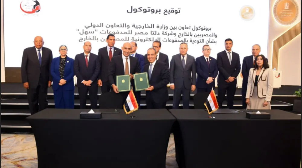 إطلاق مبادرات للمصريين بالخارج الأحد من بينها «معاشك بكرة بالدولار» (صفحة وزارة الخارجية على «فيسبوك»)