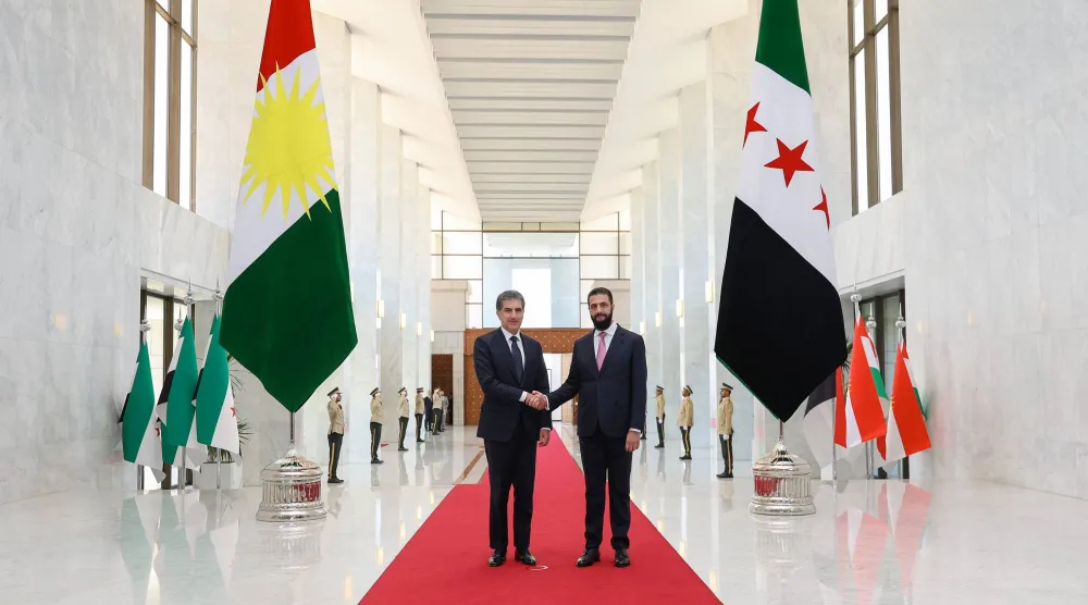 الرئيس أحمد الشرع استقبل رئيس إقليم كردستان العراق نيجيرفان بارزاني في قصر الشعب بدمشق الاثنين (حساب الرئاسة)