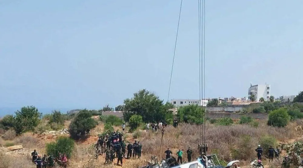 المنحدر الذي سقطت فيه الحافلة بمنطقة بومرداس شرق العاصمة الجزائرية يوم الجمعة الماضي (الحماية المدنية)