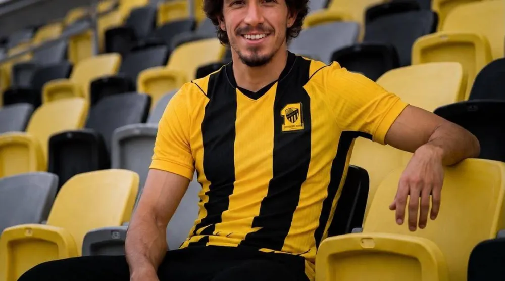 الظهير الأيسر فارس عابدي (نادي الاتحاد)