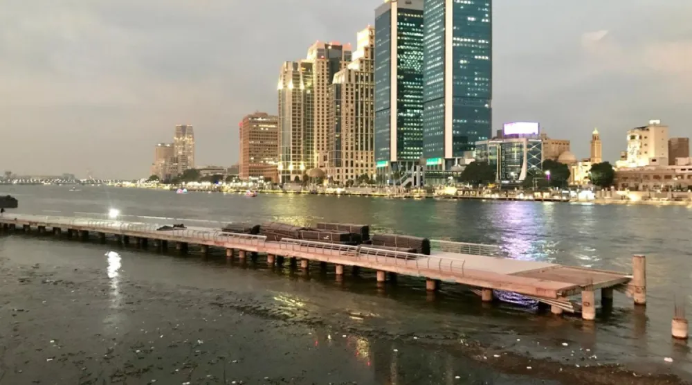 بنايات على نيل القاهرة (تصوير: عبدالفتاح فرج)