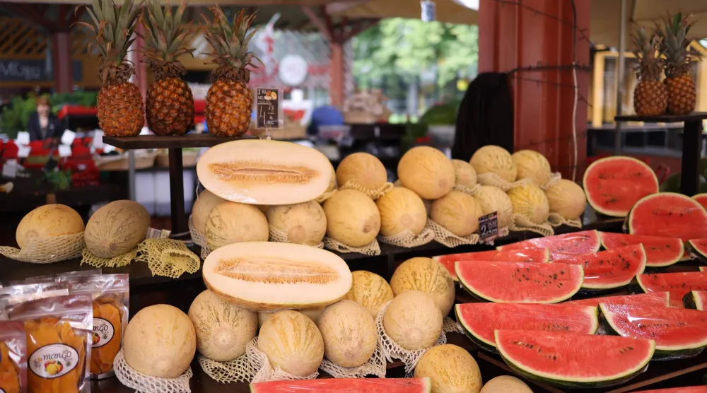 البطيخ يُعد مصدراً غنياً بفيتاميني «أ» و«سي» كما أنه خالٍ من الدهون والملح (بيكسلز)