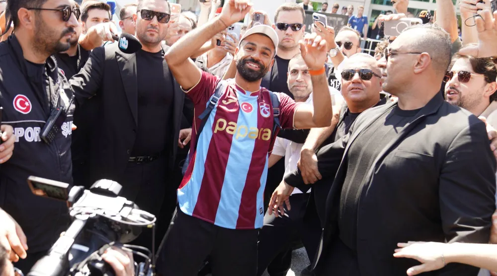 استقبال حاشد للمصري محمد صلاح في إسطنبول (إ.ب.أ)