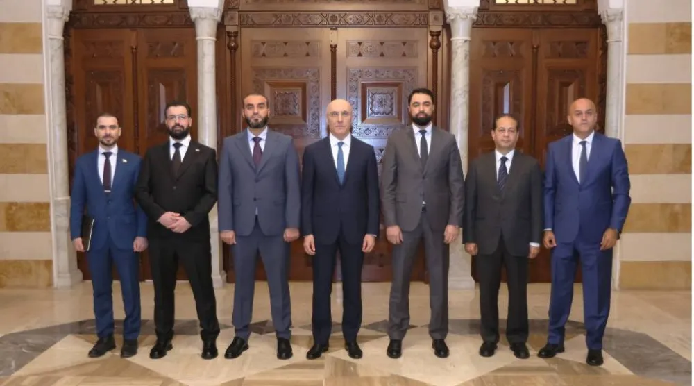 وزير الداخلية اللبناني أحمد الحجار يستقبل معاون وزير الداخلية السوري للشؤون الأمنية العميد ملهم الشنتوت والوفد المرافق (الوكالة الوطنية)