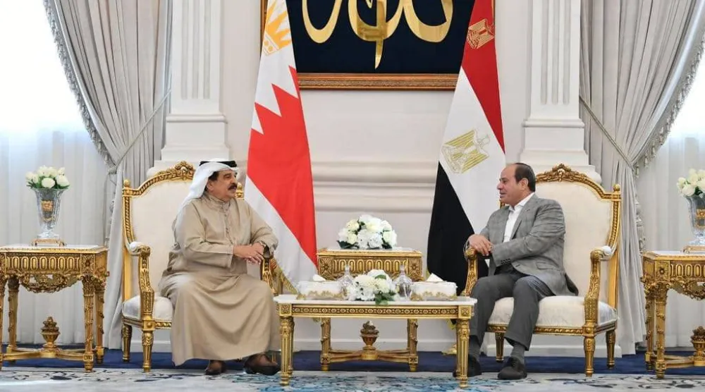 لقاء سابق بين الرئيس المصري عبد الفتاح السيسي وعاهل البحرين الملك حمد بن عيسى آل خليفة (الرئاسة المصرية)