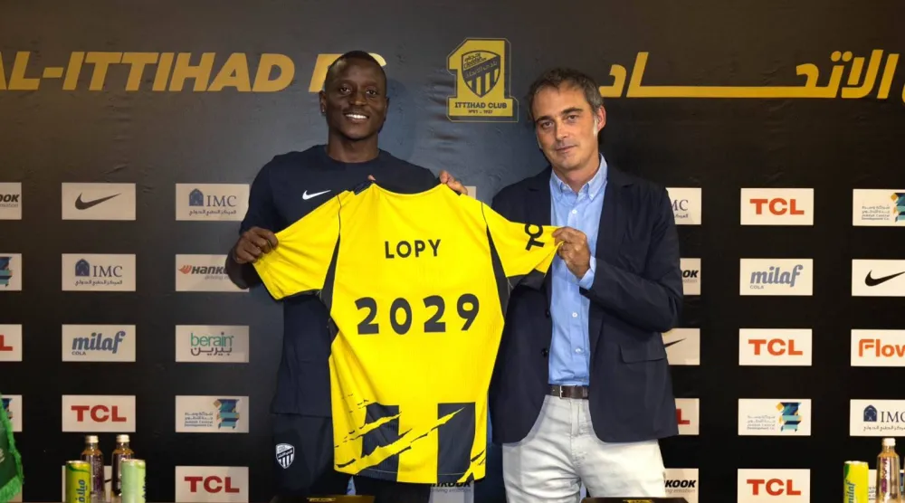 لاعب الوسط السنغالي ديون لوبي (نادي الاتحاد)
