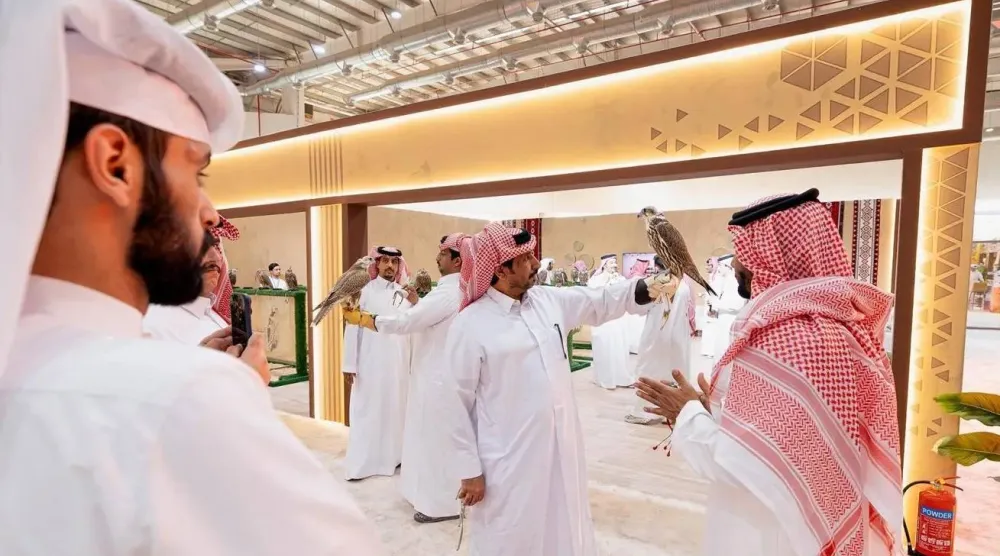 المزاد يوفر خيارات متنوعة من سلالات الصقور المتميزة (واس)
