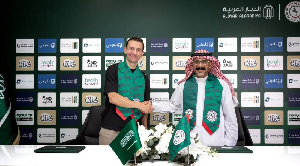 مراسم التوقيع مع لاعب الوسط الكوسوفي بيرسانت سيلينا (نادي الاتفاق)