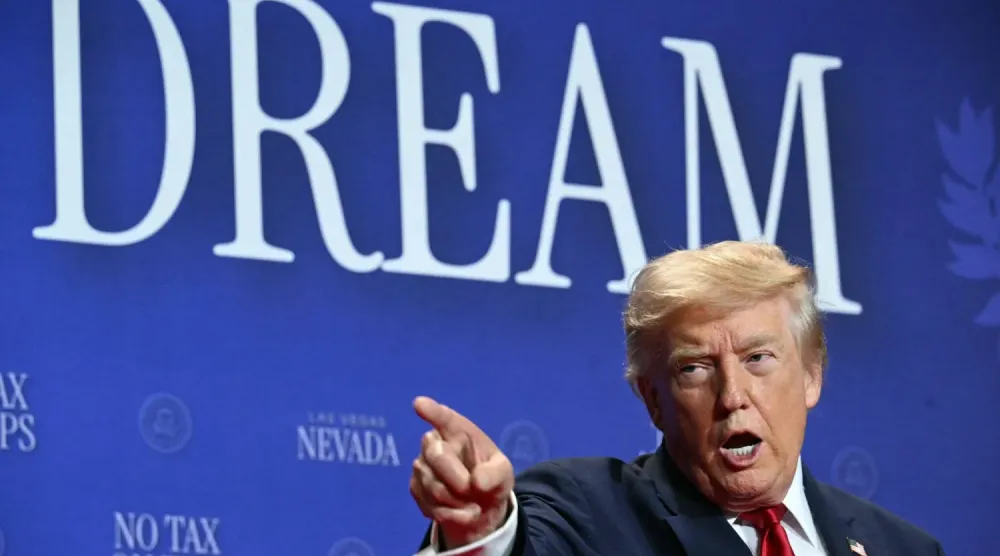 Trump, Las Vegas'ta halka hitap ederken, (AFP)