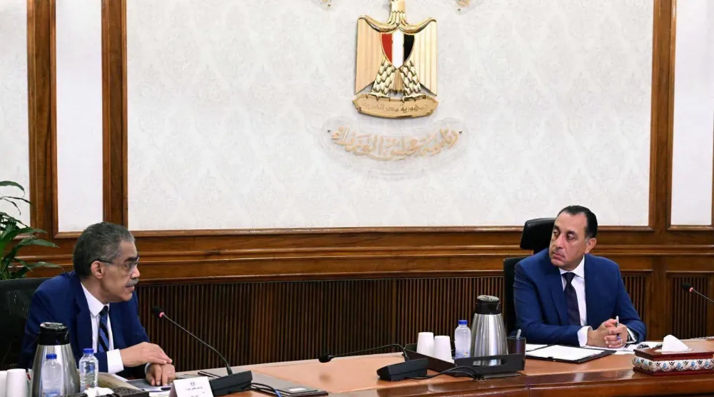 وزير الدولة للإعلام ضياء رشوان يستعرض مهام وزارته أمام رئيس الوزراء مصطفى مدبولي في اجتماع سابق (مجلس الوزراء المصري)