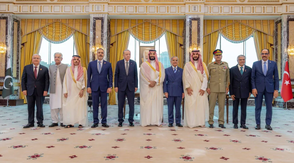 من مراسم توقيع «اتفاقية مكة للدفاع المشترك» بقصر الصفا في مكة المكرمة الجمعة (واس)