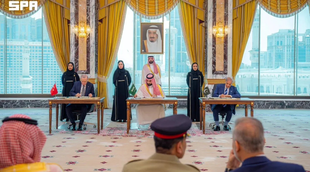Turkish President Recep Tayyip Erdogan, Prince Mohammed bin Salman, Saudi Crown Prince and Prime Minister, and Pakistan's Prime Minister Shehbaz Sharif sign a joint defense agreement in Makkah, Saudi Arabia, August 7, 2026. (SPA) 