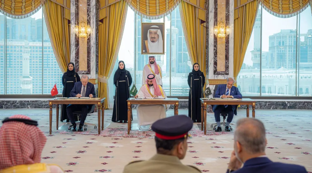 توقيع «اتفاقية مكة للدفاع المشترك» بين السعودية وتركيا وباكستان في مكة المكرمة الجمعة (واس)