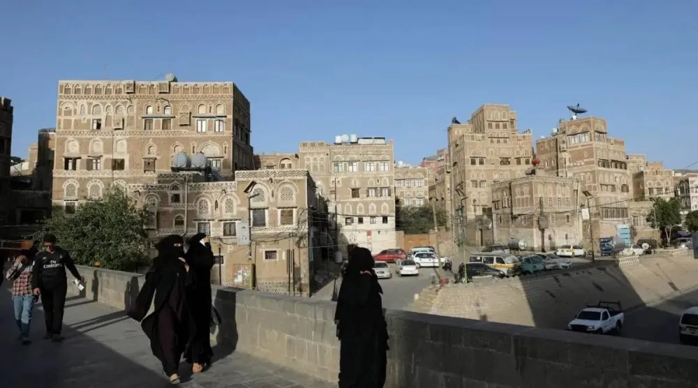 سكان صنعاء يعيشون مخاوف كبيرة من تبعات التصعيد الحوثي (رويترز)