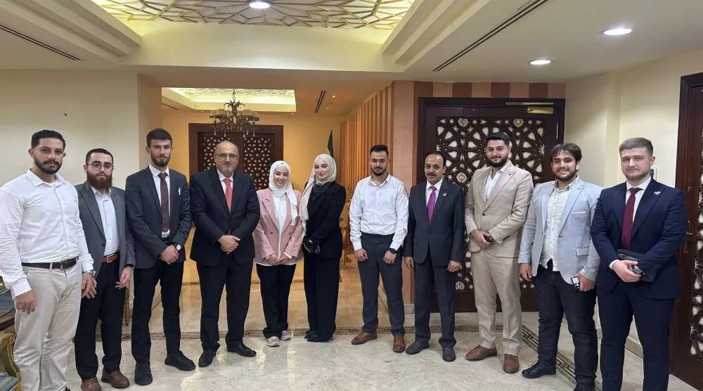 رئيس البعثة السورية في القاهرة يلتقي عدداً من الطلاب السوريين الدارسين في الجامعات المصرية (السفارة السورية في القاهرة)