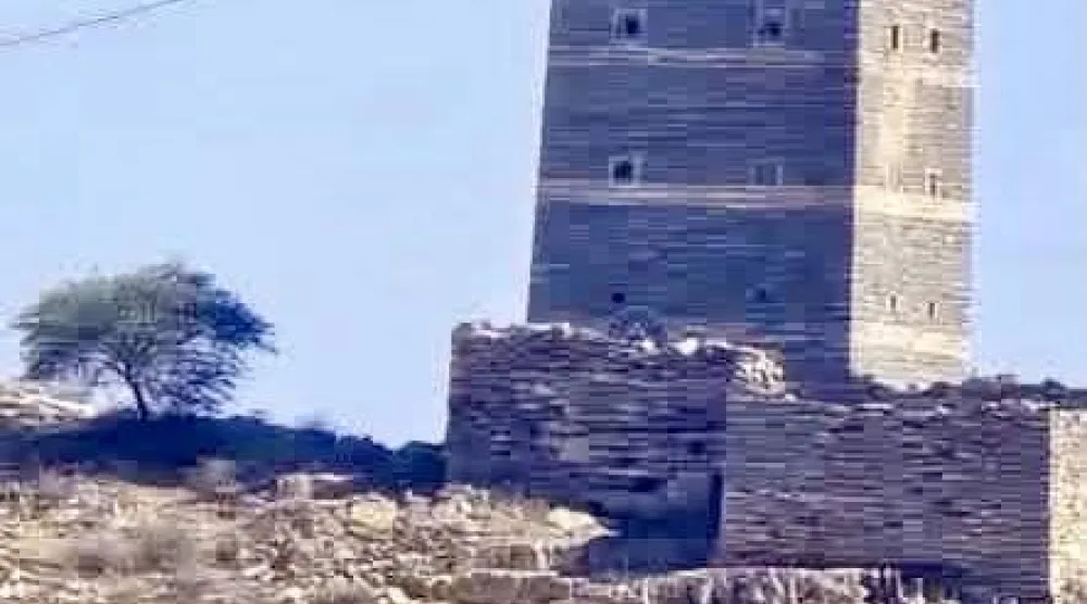 حصن «دار المعلا» في البيضاء قبل تفجيره من قبل الحوثيين (إعلام محلي)