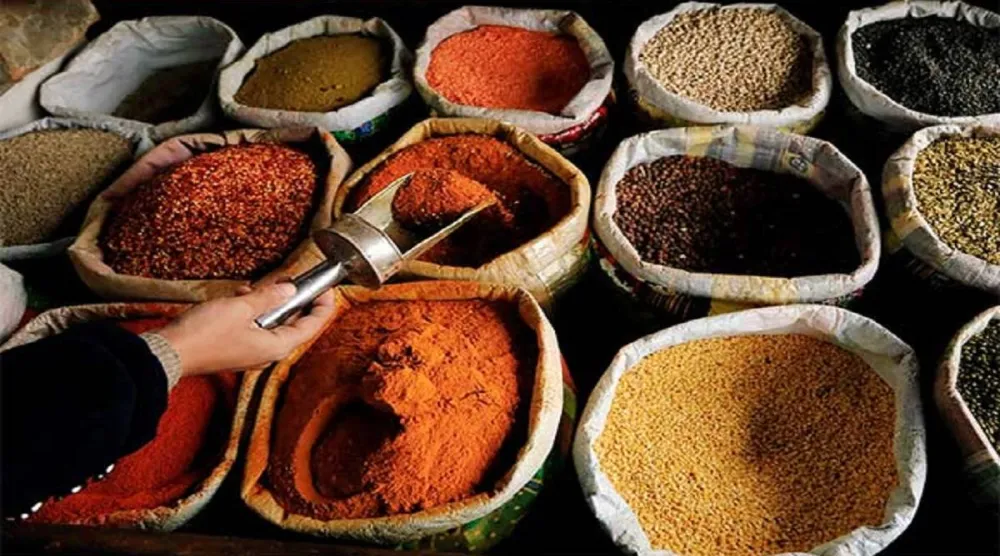 بعض الأعشاب والتوابل يحتوي كميات ملحوظة من الكالسيوم (رويترز)