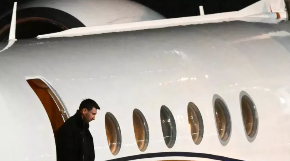 Argentine football star Lionel Messi arrives at the Islas Malvinas International Airport in Rosario after the death of his father Jorge Messi aged 68 © Luis ROBAYO / AFP
