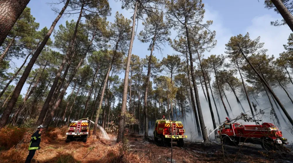 Fransa'da sıcak hava dalgaları çok sayıda orman yangınına neden oldu (Reuters)