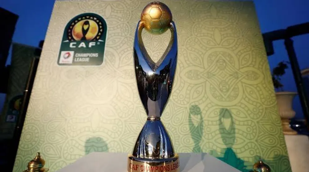 أعلن «كاف» الاثنين أن «كأس السوبر» بين بطلي القارة للأندية سيقام بجنوب أفريقيا في نوفمبر (رويترز)