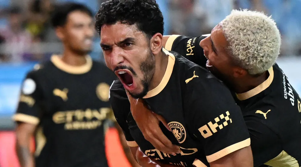المصري الدولي عمر مرموش تألق مع سيتي وديّاً أمام أتلتيكو (أ.ف.ب)