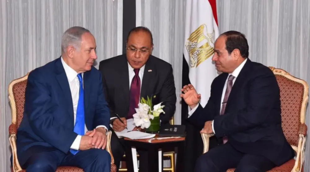 الرئيس المصري عبد الفتاح السيسي يلتقي بنيامين نتنياهو على هامش اجتماع الجمعية العامة للأمم المتحدة عام 2017 (الرئاسة المصرية)