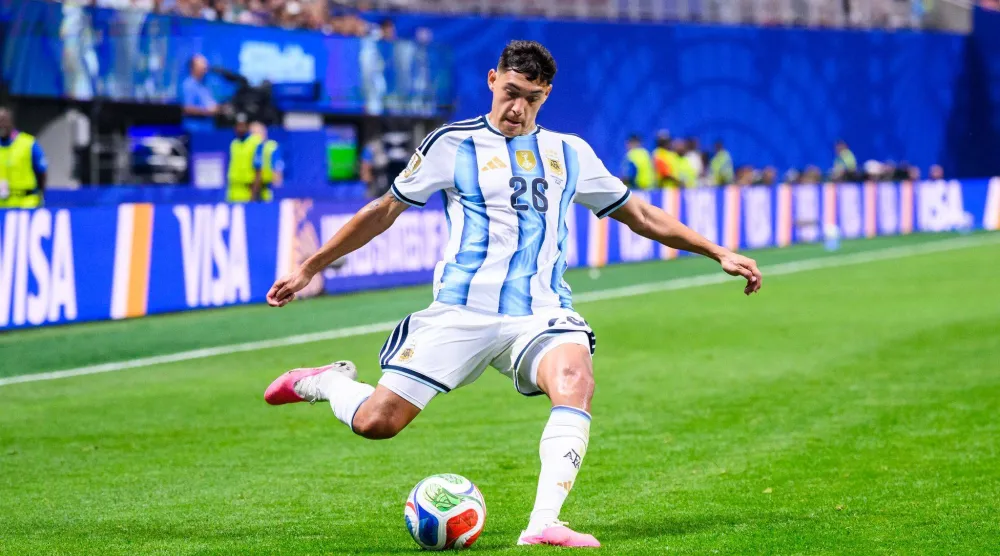 ناهويل مولينا مدافع أتلتيكو مدريد يقترب من روما (د.ب.أ)